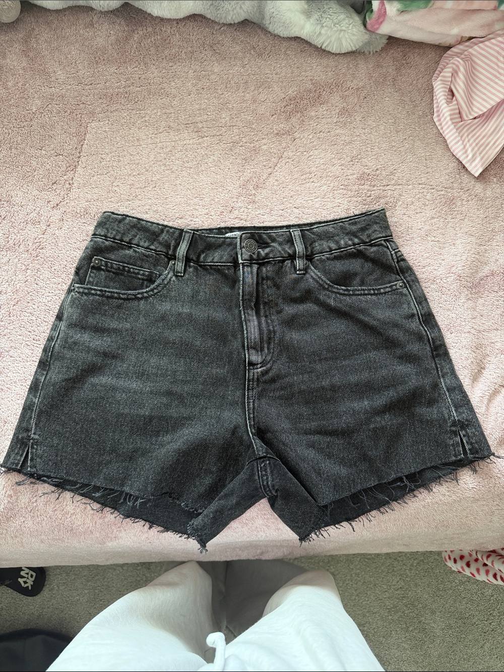 Medium rise Garage black Denim Shorts with Raw Hems
